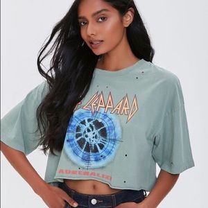 Forever 21 cropped DEF LEPPARD tee